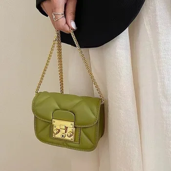 Популярна е Универсална чанта Mini Lingge Diagonal Straddle Bag 2023 Открийте Проста и Персонални Малка чанта Advanced Feeling Червена чанта